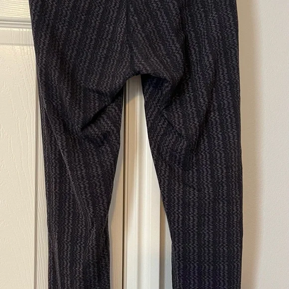 Lululemon Wunder Under Crop Capris Gray Size 6 - Picture 2 of 8